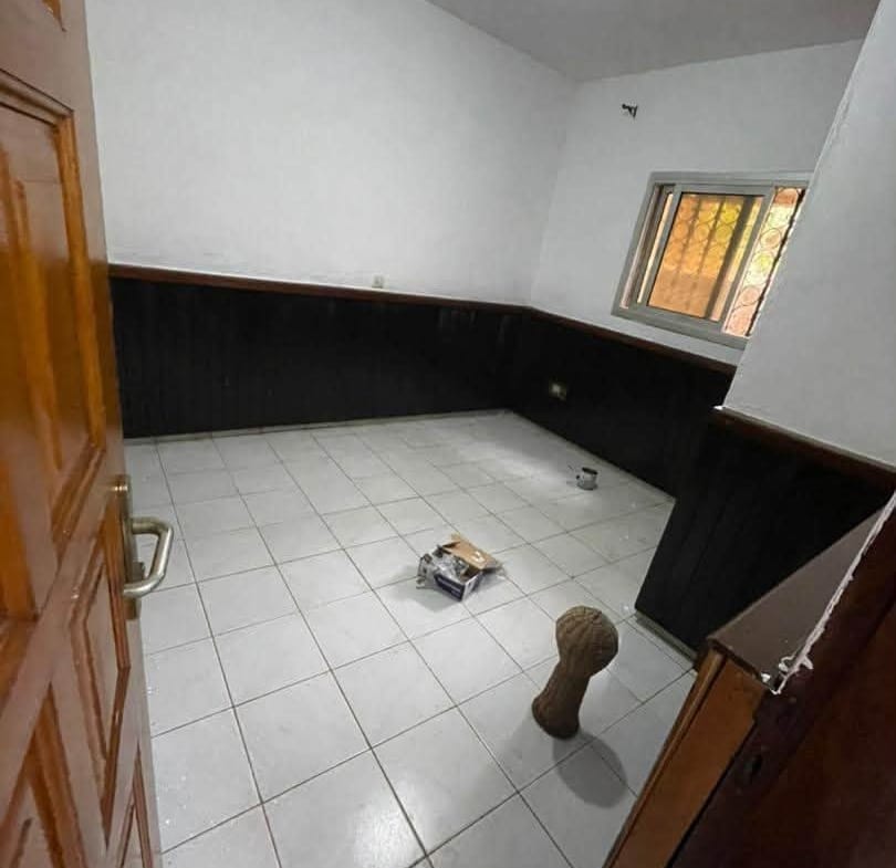Studio moderne avec parking à louer à Yaoundé Biyem-Assi 80000 fcfa