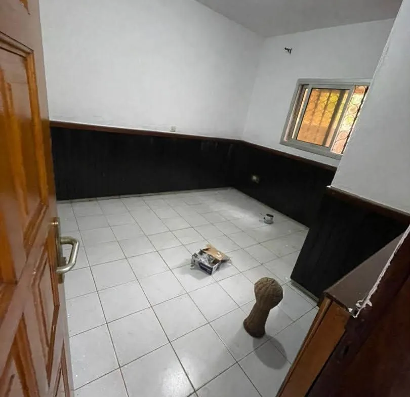 Studio moderne avec parking à louer à Yaoundé Biyem-Assi 80000 fcfa