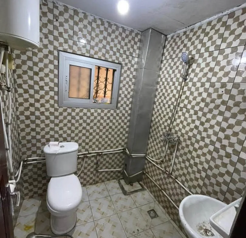 Studio moderne avec parking à louer à Yaoundé Biyem-Assi 80000 fcfa