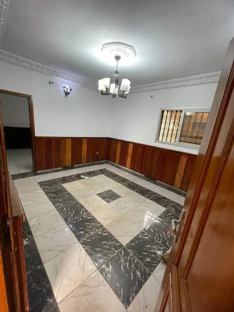 YNNCK_studio_biyem_270826_sln2 Studio moderne avec parking à louer à Yaoundé Biyem-Assi 80000 fcfa