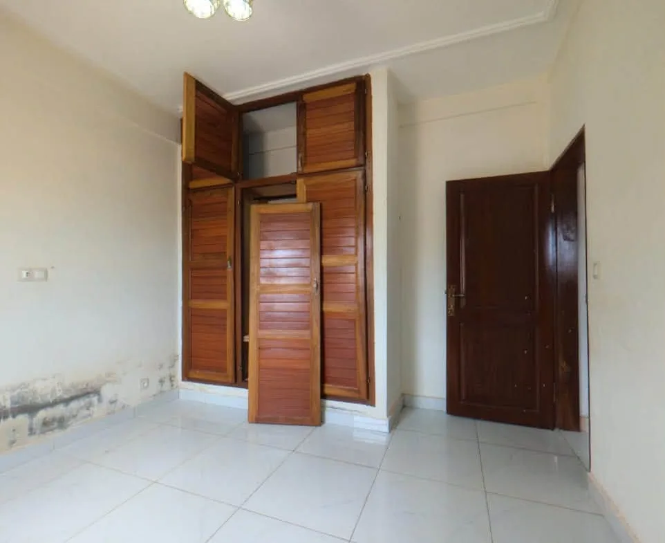 Studio moderne dans la barrière avec parking, Nsimeyong Yaoundé