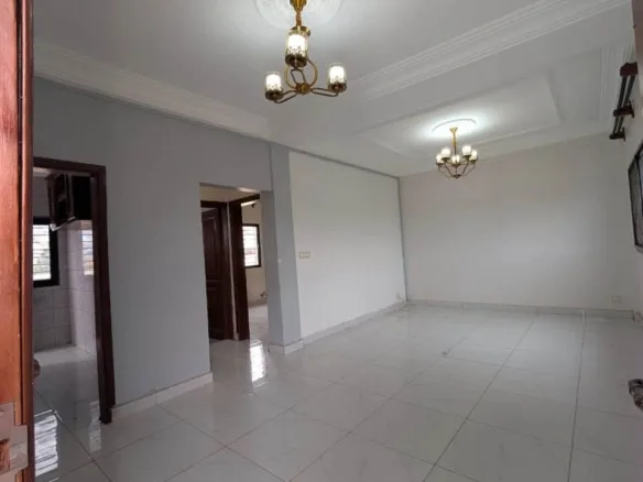 Studio moderne dans la barrière avec parking, Nsimeyong Yaoundé