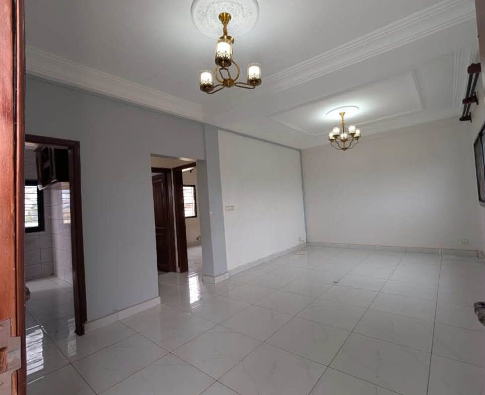 Studio moderne dans la barrière avec parking, Nsimeyong Yaoundé