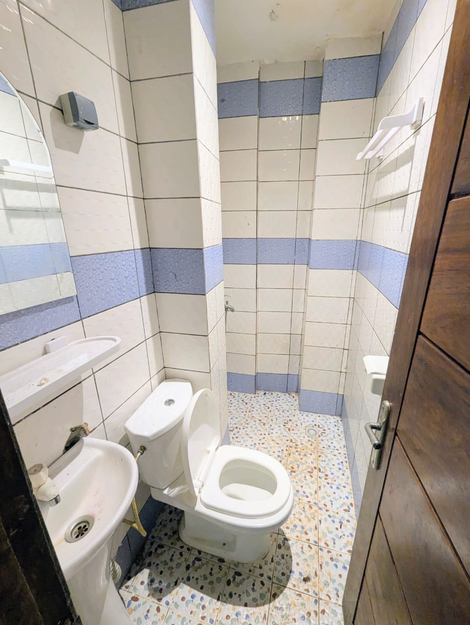 Studio moderne à louer à nkolfoulou