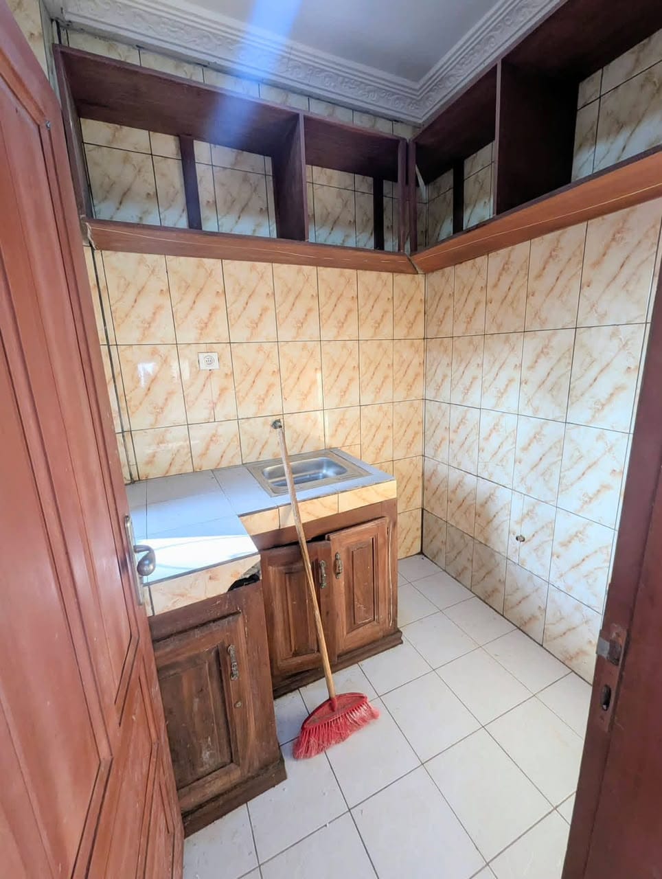 Studio moderne à louer à NKOLFOULOU