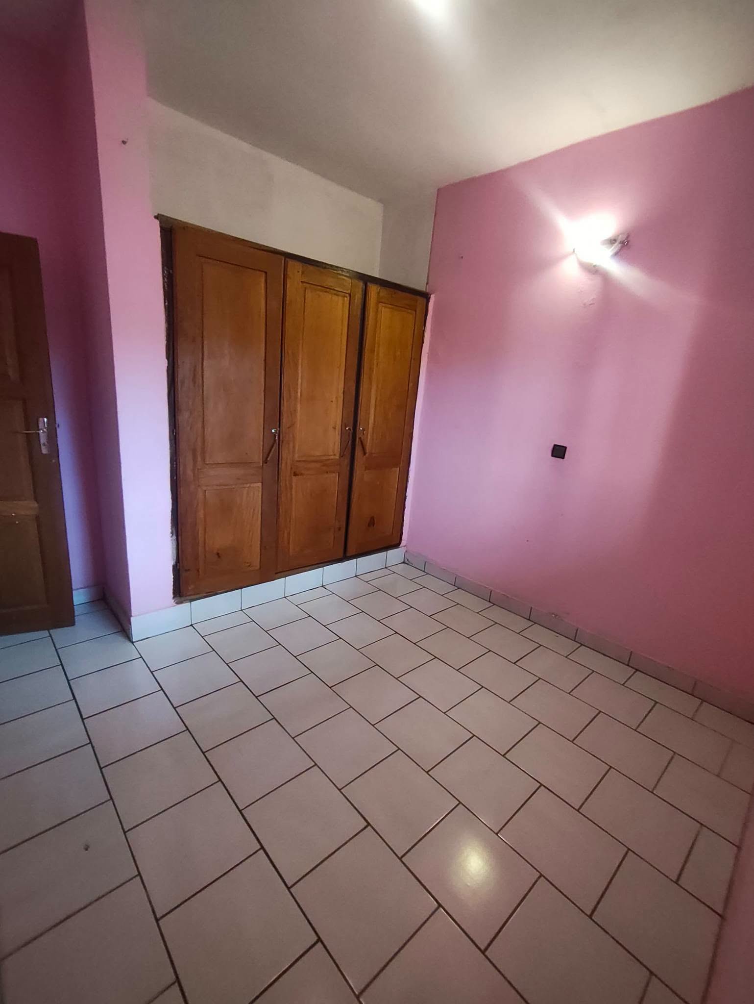 Magnifique appartement 2 chambres et terrasse à louer à Yaoundé Emana