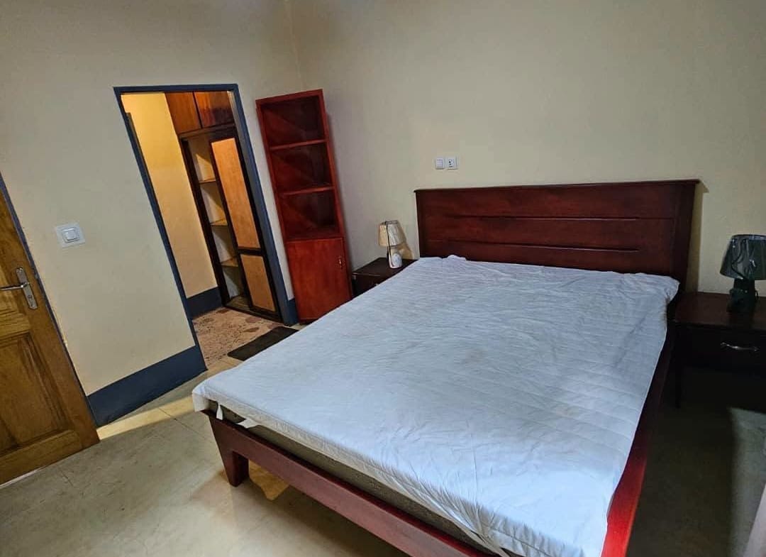 Luxueuse villa vip de 3 chambres à louer à Yaoundé Omnisport