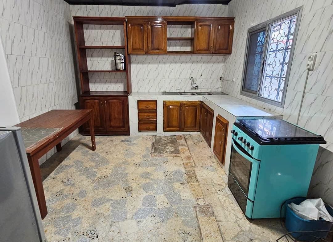 Luxueuse villa vip de 3 chambres à louer à Yaoundé Omnisport