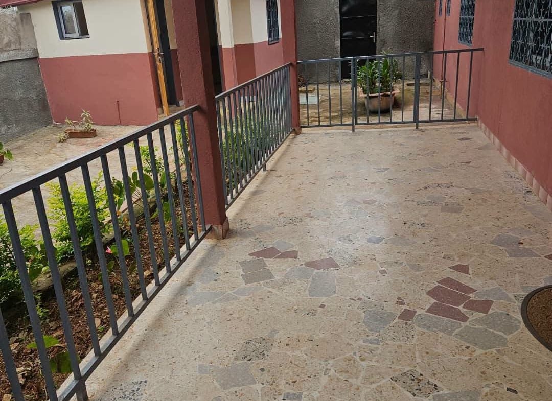 Luxueuse villa vip de 3 chambres à louer à Yaoundé Omnisport
