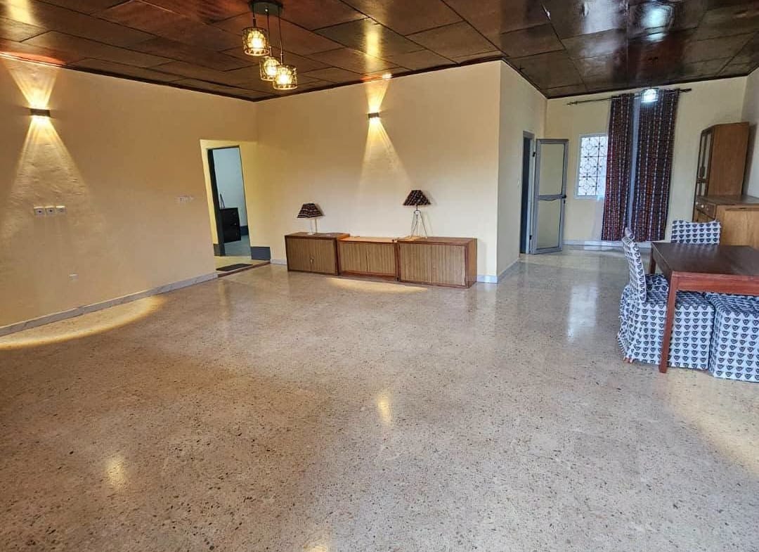 Luxueuse villa vip de 3 chambres à louer à Yaoundé Omnisport