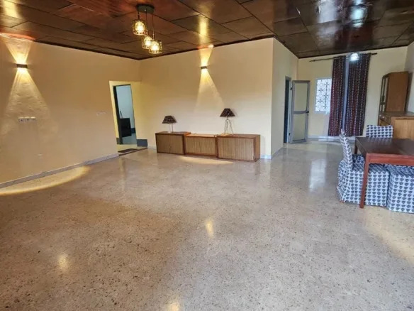 Luxueuse villa vip de 3 chambres à louer à Yaoundé Omnisport