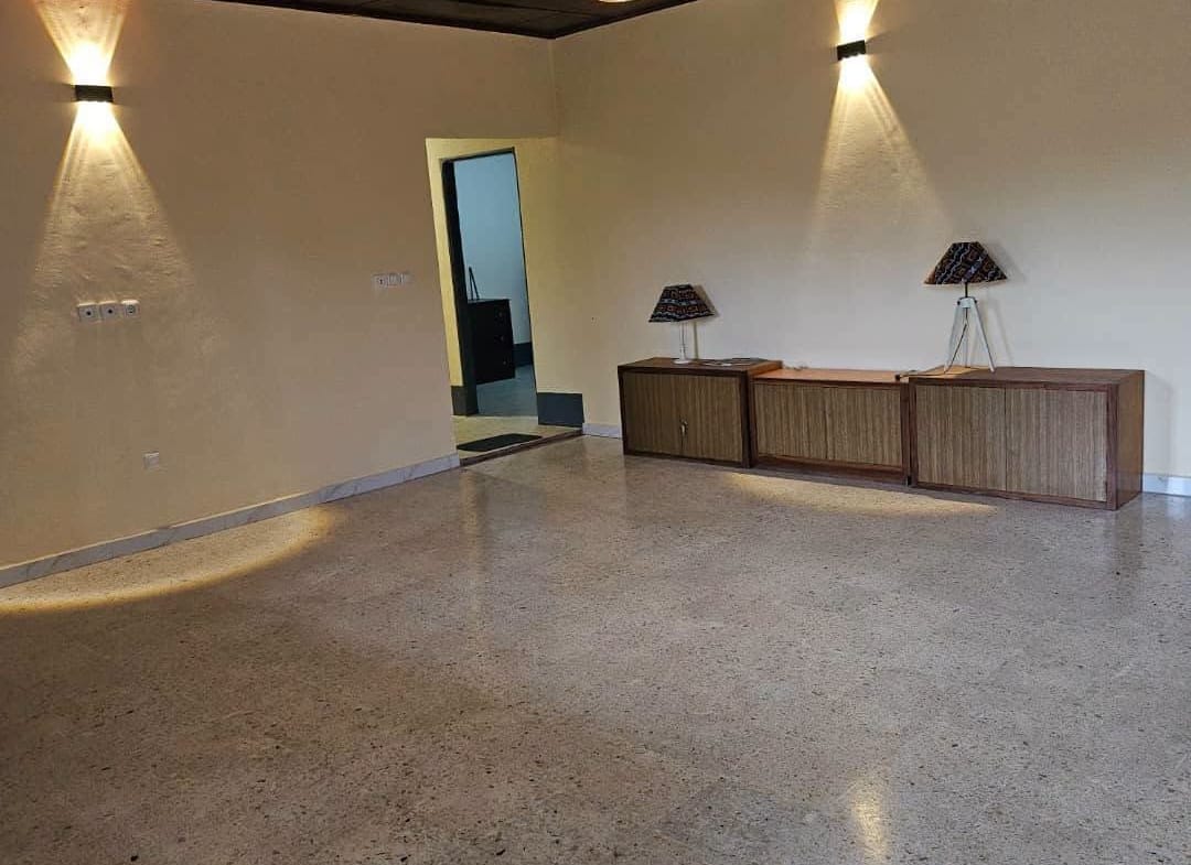 Luxueuse villa vip de 3 chambres à louer à Yaoundé Omnisport