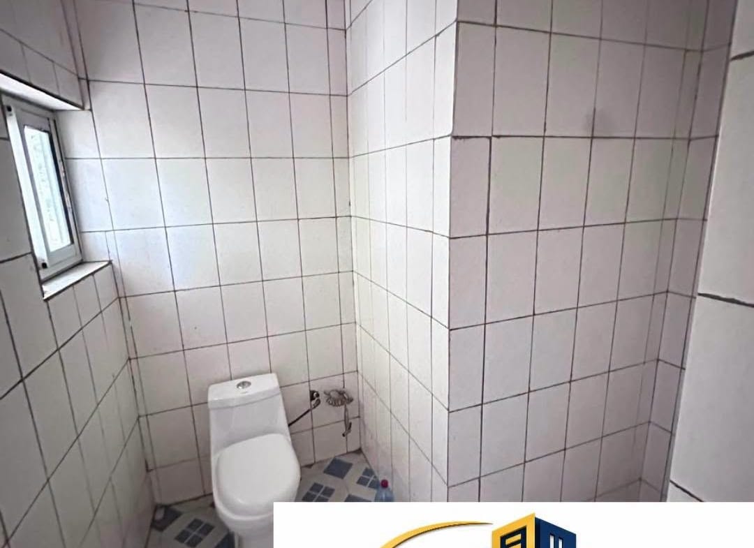 Espace commercial à louer au centre ville de Bertoua