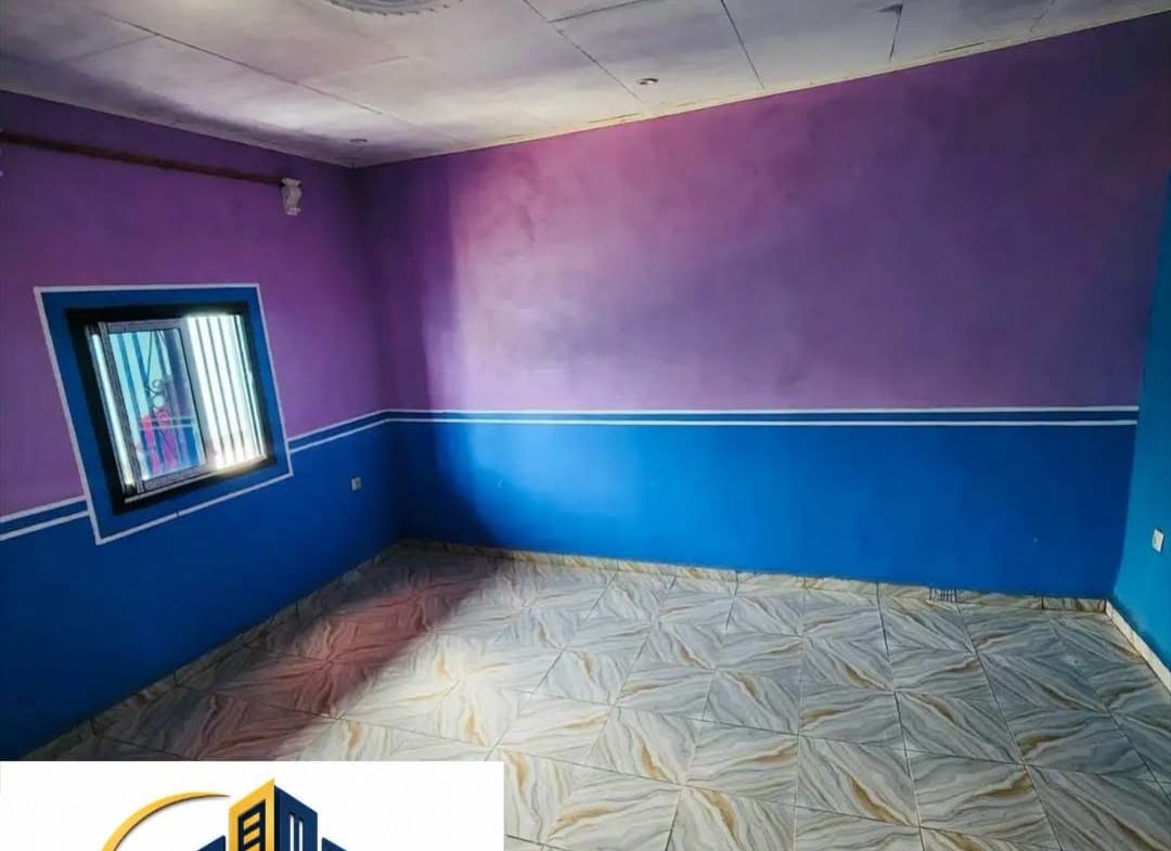 Chambre moderne nouvellement construite à louer à Bertoua