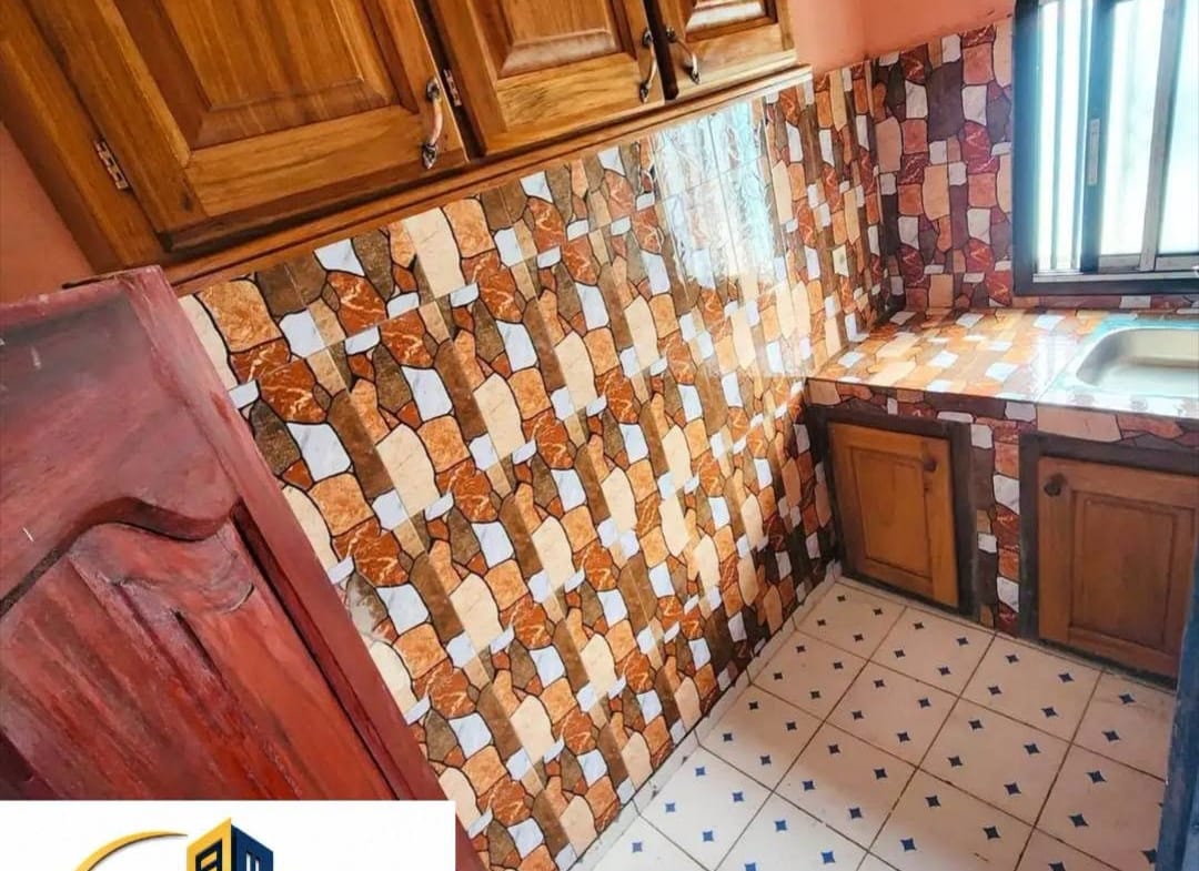 Chambre moderne nouvellement construite à louer à Bertoua