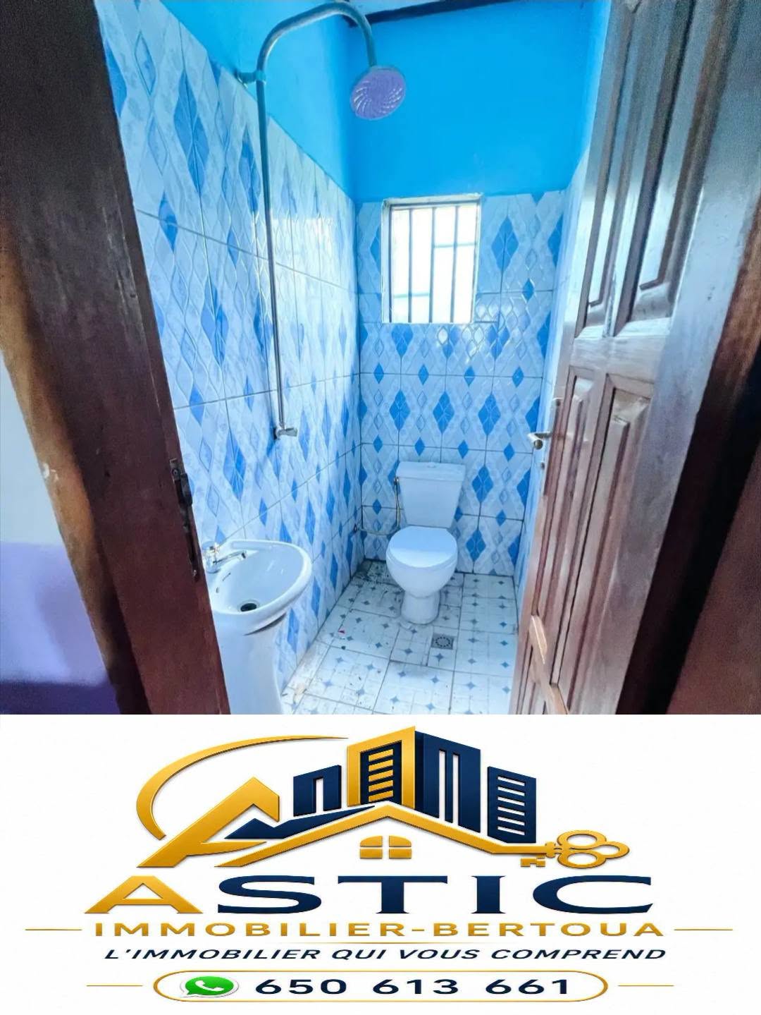 Chambre moderne nouvellement construite à louer à Bertoua