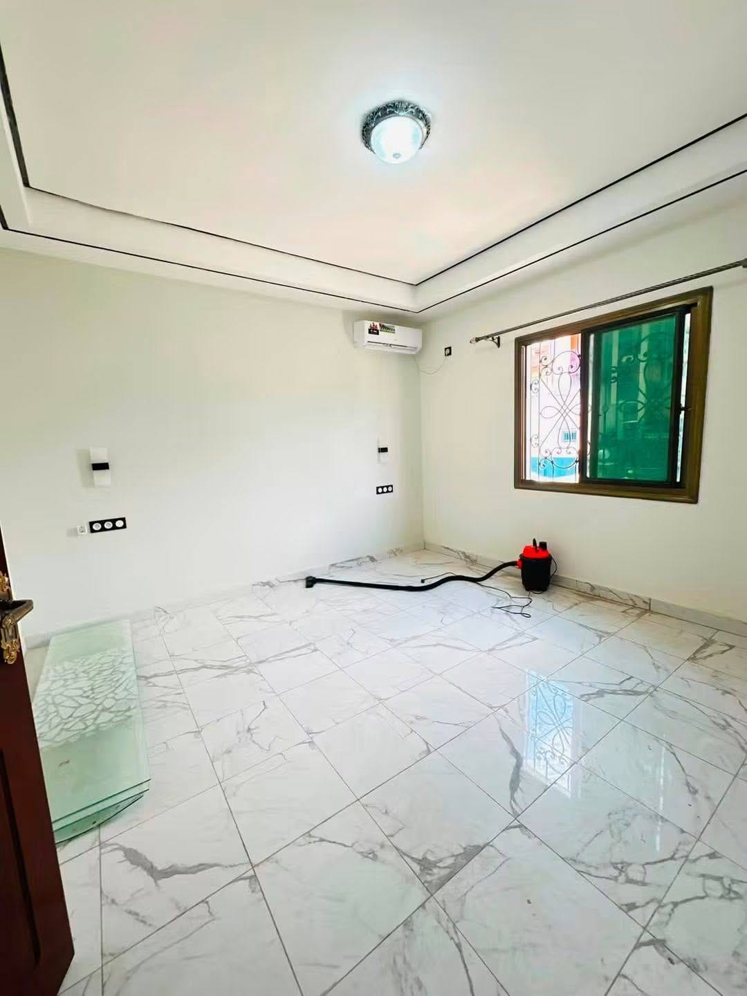 Grand Appartement Standing 3 Chambres Biyemassi Obili