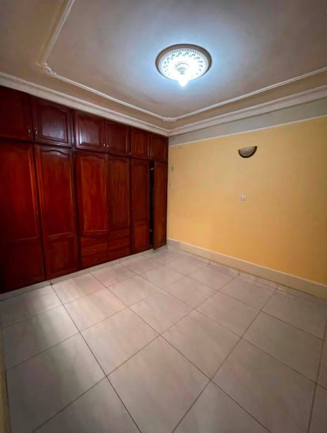 Bel appartement moderne 2 chambres à louer à Biyem Assi Jouvence