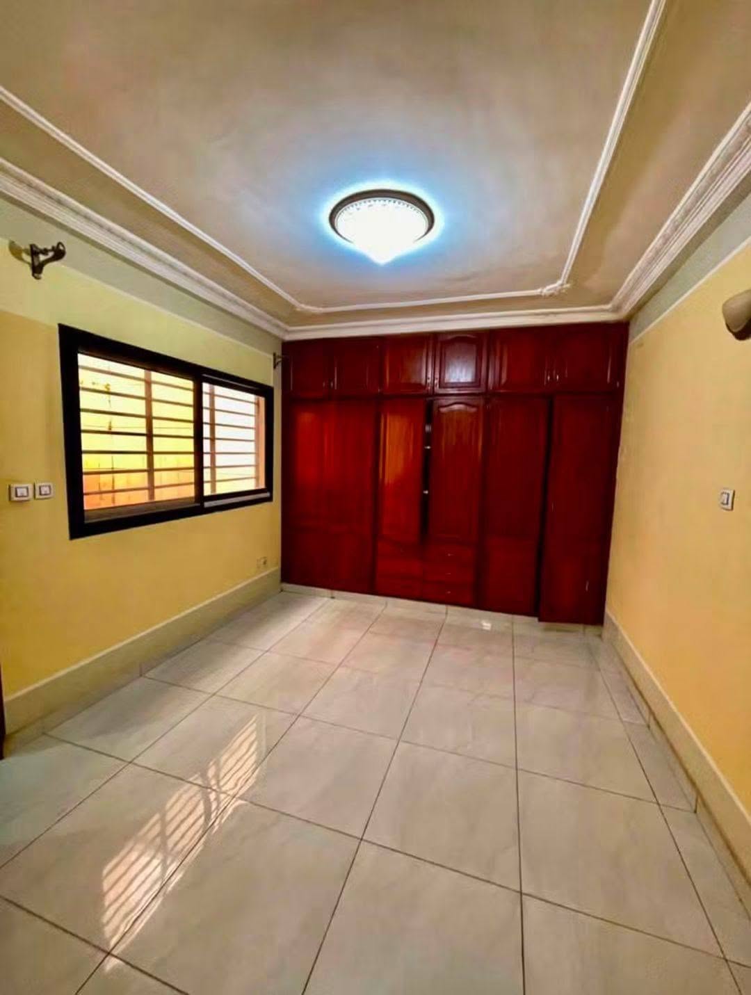 Bel appartement moderne 2 chambres à louer à Biyem Assi Jouvence
