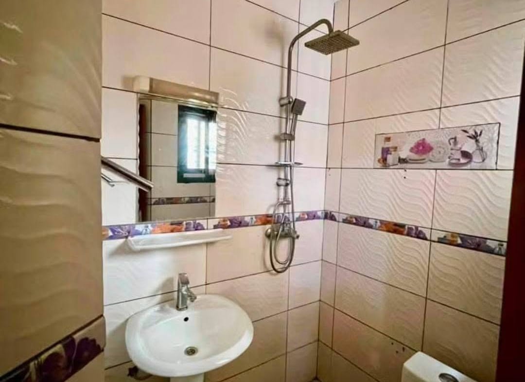 Bel appartement moderne 2 chambres à louer à Biyem Assi Jouvence