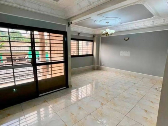 Bel appartement moderne 2 chambres à louer à Biyem Assi Jouvence