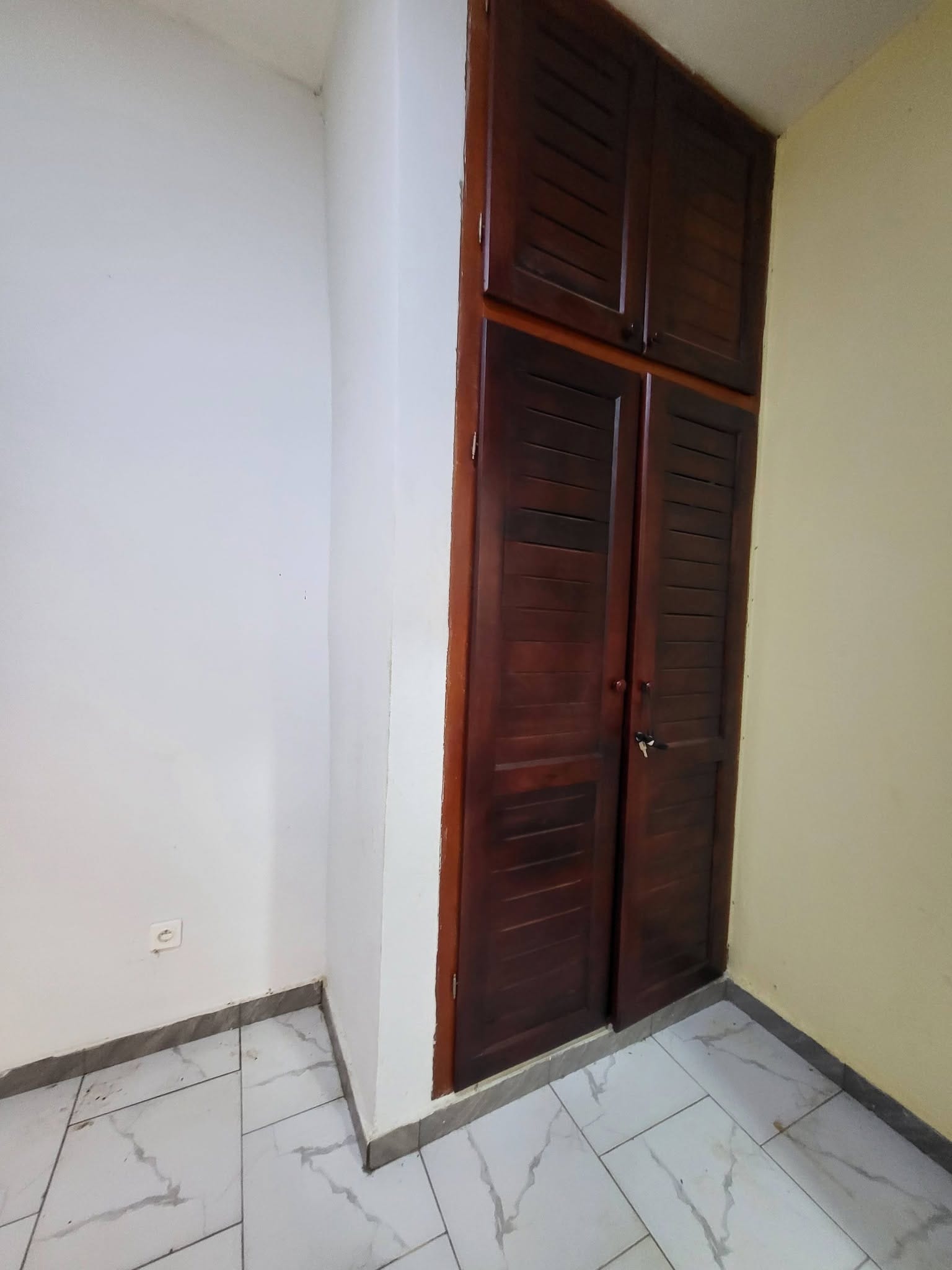 Magnifique appartement 2 chambres avec parking, Yaoundé Etoug-Ebe