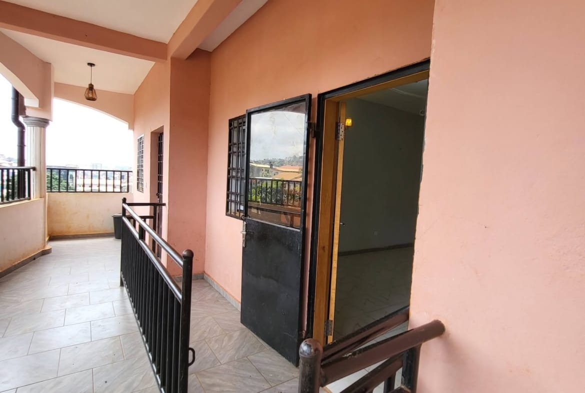 Magnifique appartement 2 chambres avec parking, Yaoundé Etoug-Ebe