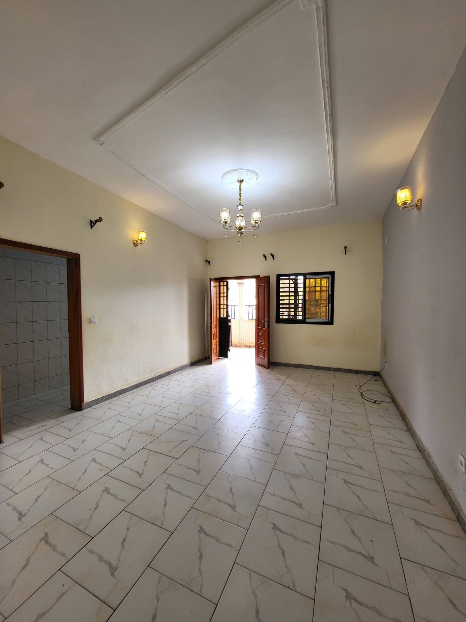44896- Magnifique appartement 2 chambres avec parking, Yaoundé Etoug-Ebe
