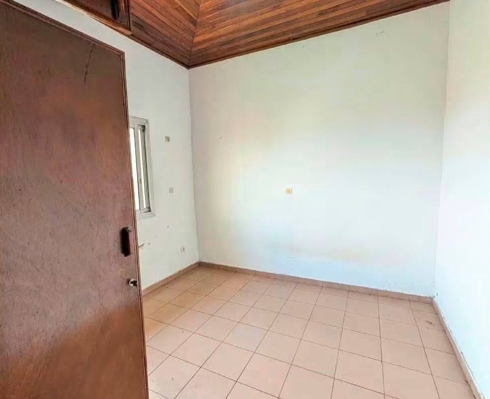 Appartement moderne à louer à Nsam, 3 chambres, 3 douches