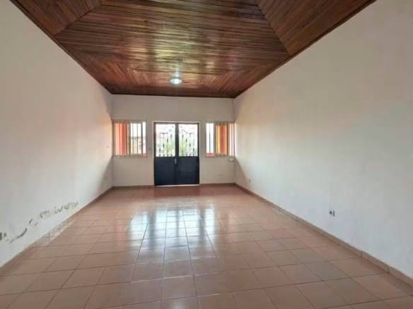 Appartement moderne à louer à Nsam, 3 chambres, 3 douches