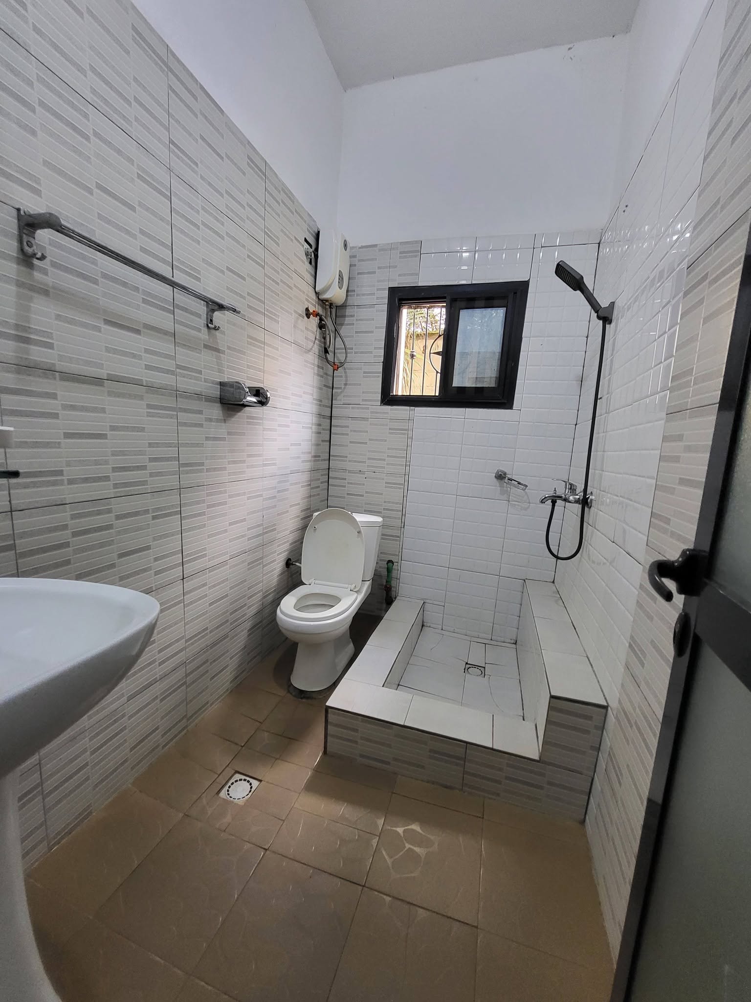 Grand appartement 4 chambres à louer à Simbock Bocon