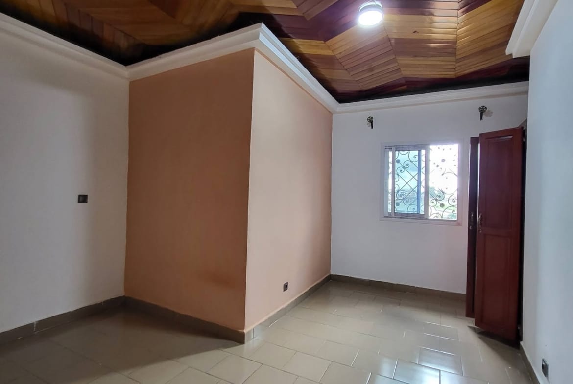 Studio moderne avec forage à louer à Damas Diderot, Yaoundé
