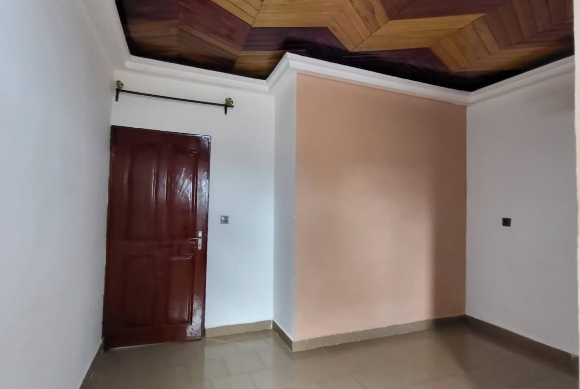 Studio moderne avec forage à louer à Damas Diderot, Yaoundé