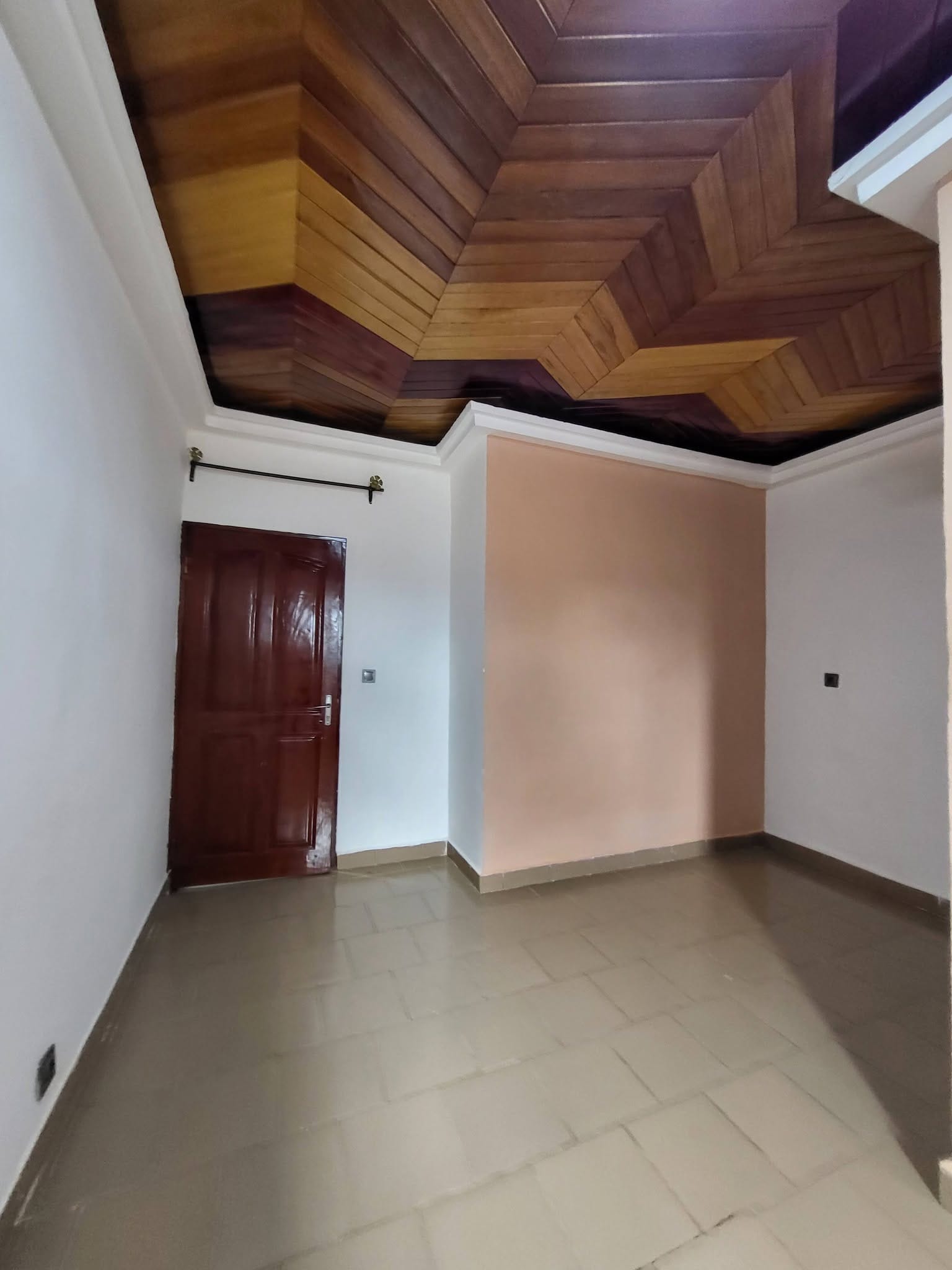 Studio moderne avec forage à louer à Damas Diderot, Yaoundé