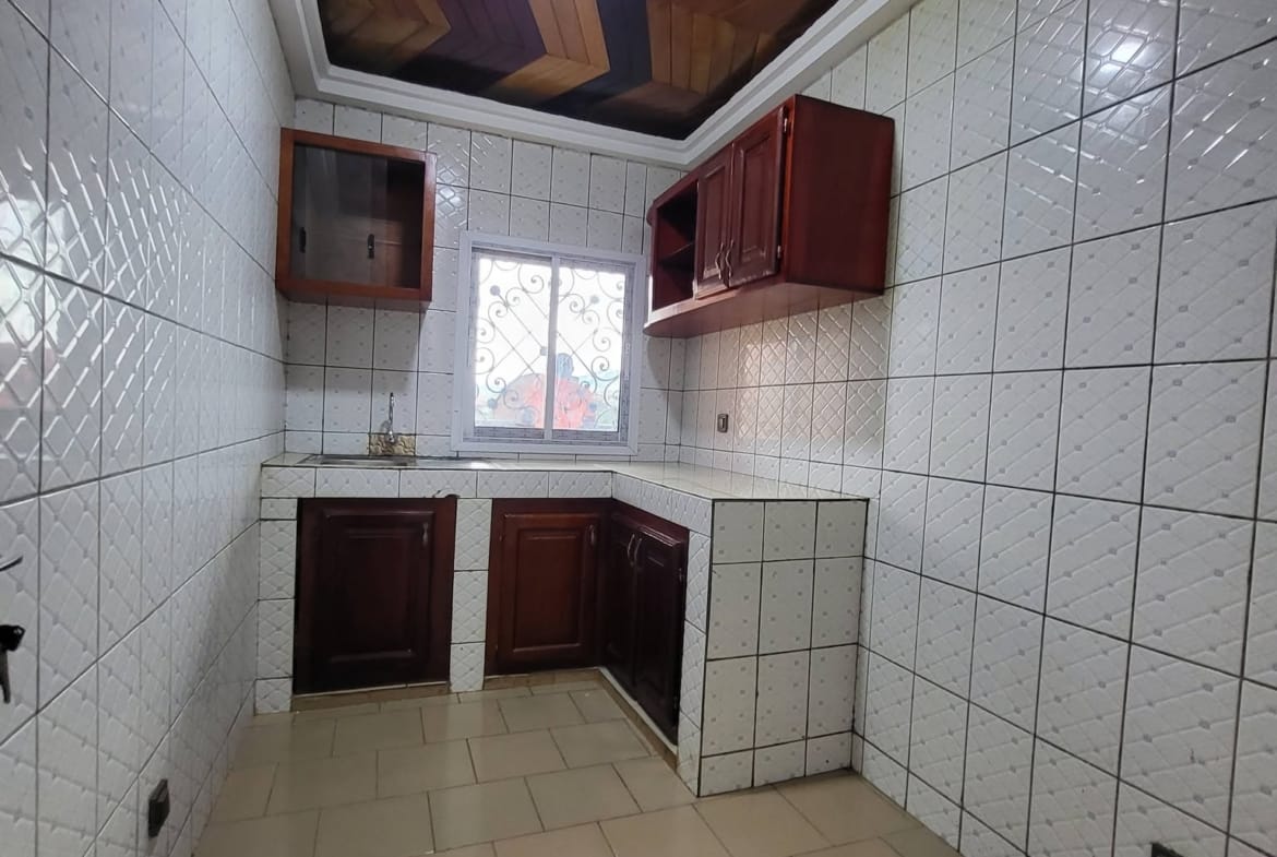 Studio moderne avec forage à louer à Damas Diderot, Yaoundé