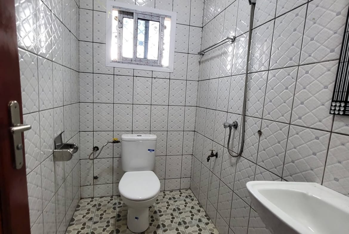 Studio moderne avec forage à louer à Damas Diderot, Yaoundé