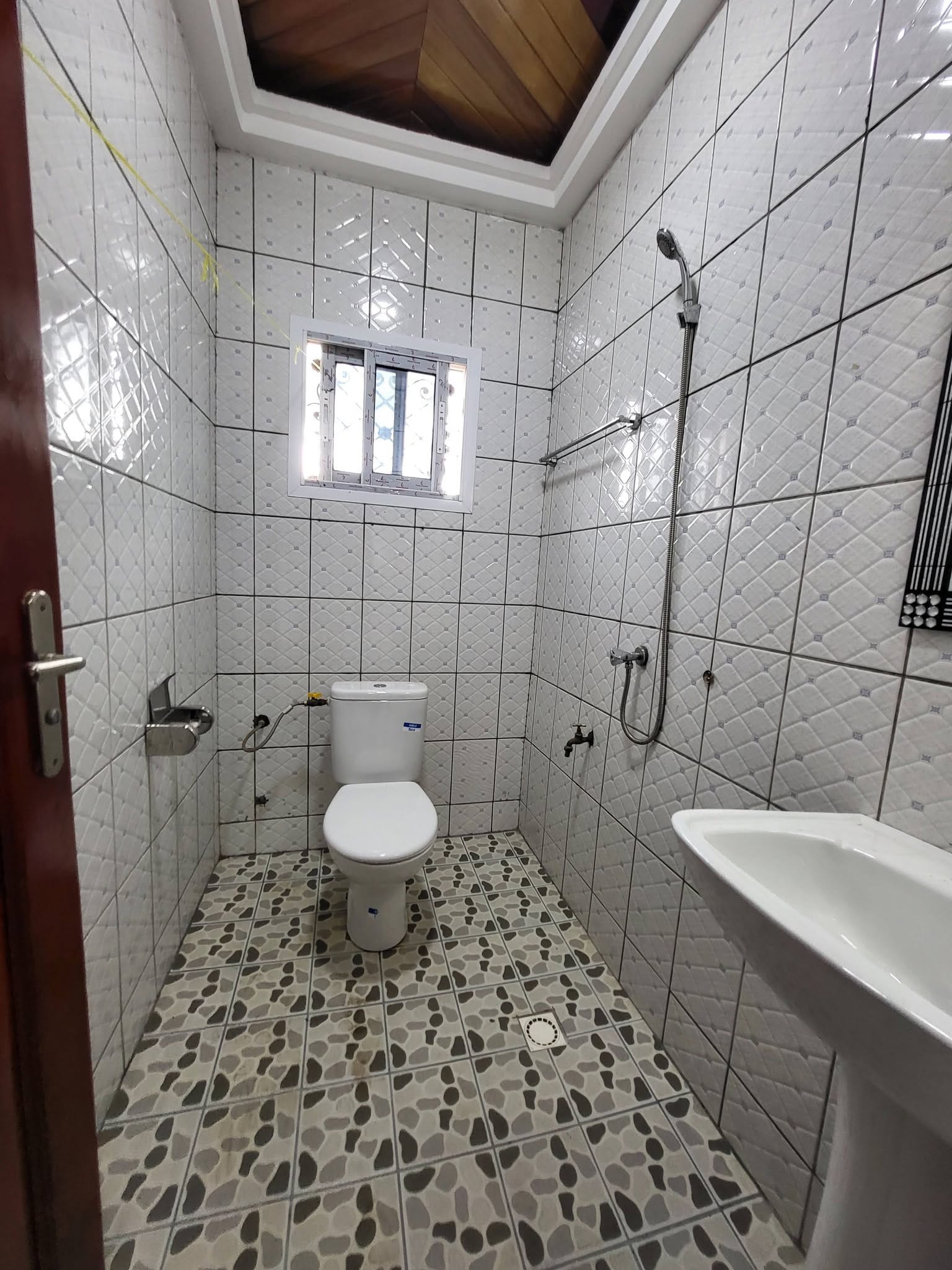 Studio moderne avec forage à louer à Damas Diderot, Yaoundé