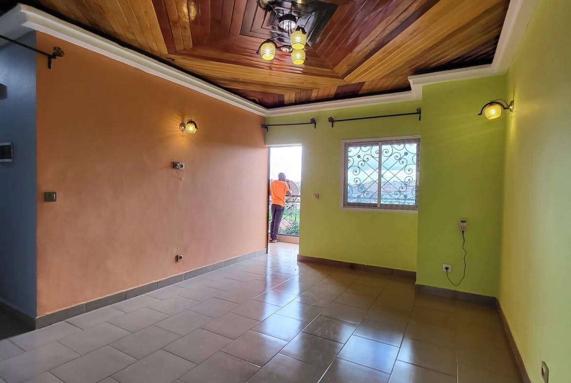 Studio moderne avec forage à louer à Damas Diderot, Yaoundé