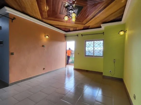 Studio moderne avec forage à louer à Damas Diderot, Yaoundé