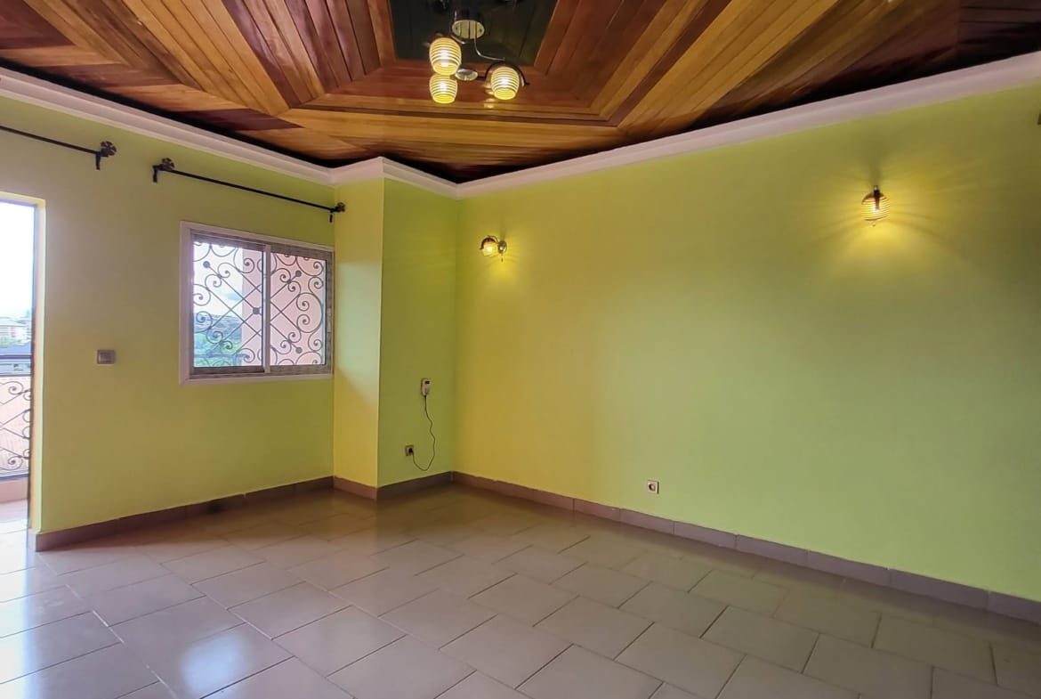Studio moderne avec forage à louer à Damas Diderot, Yaoundé