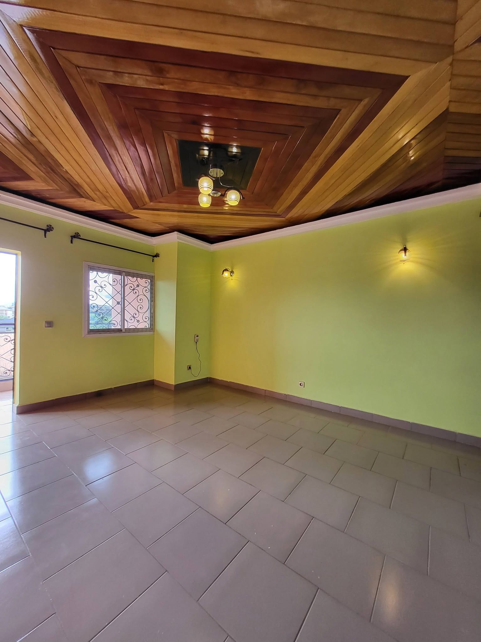 Studio moderne avec forage à louer à Damas Diderot, Yaoundé