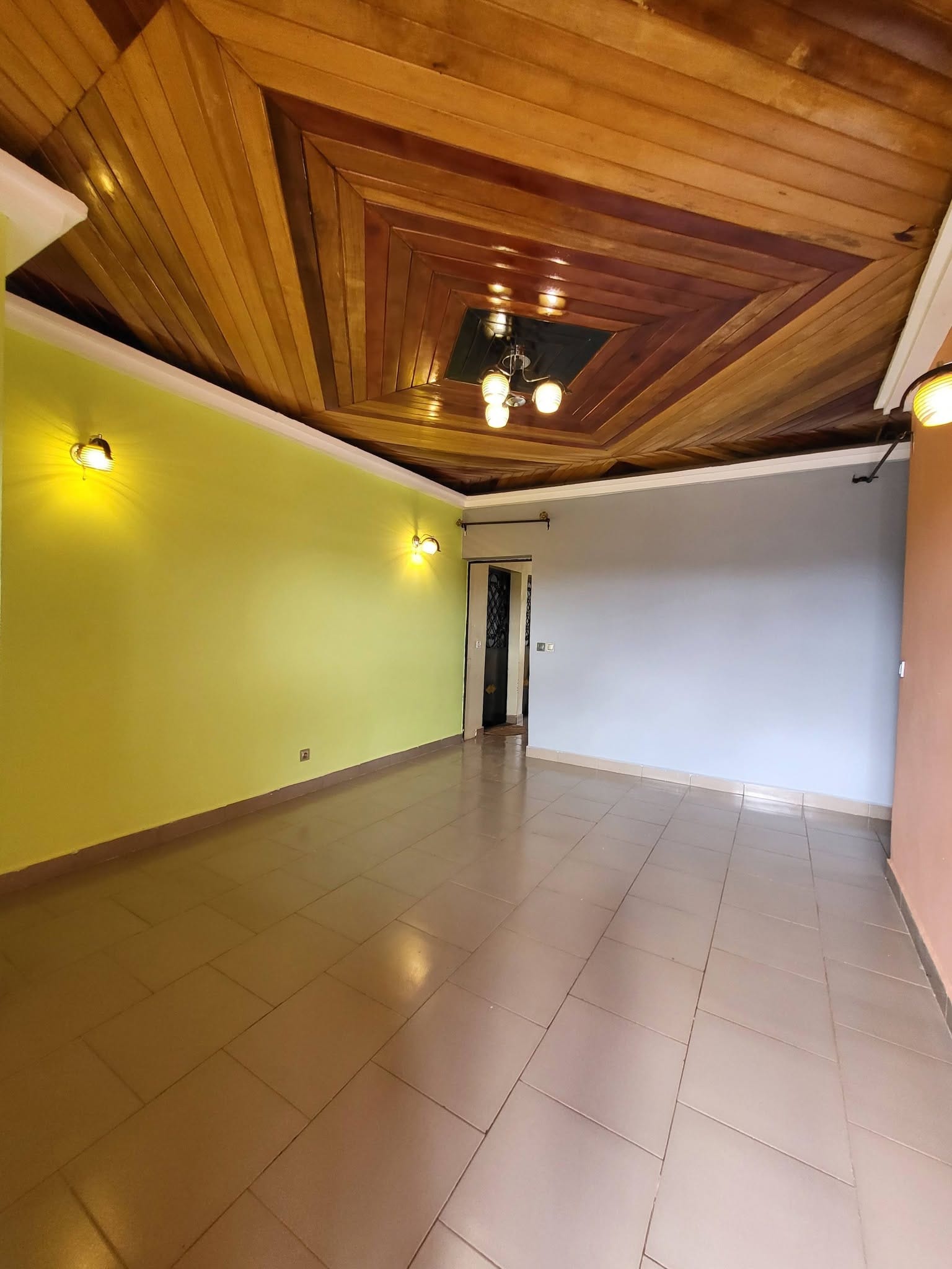 Studio moderne avec forage à louer à Damas Diderot, Yaoundé