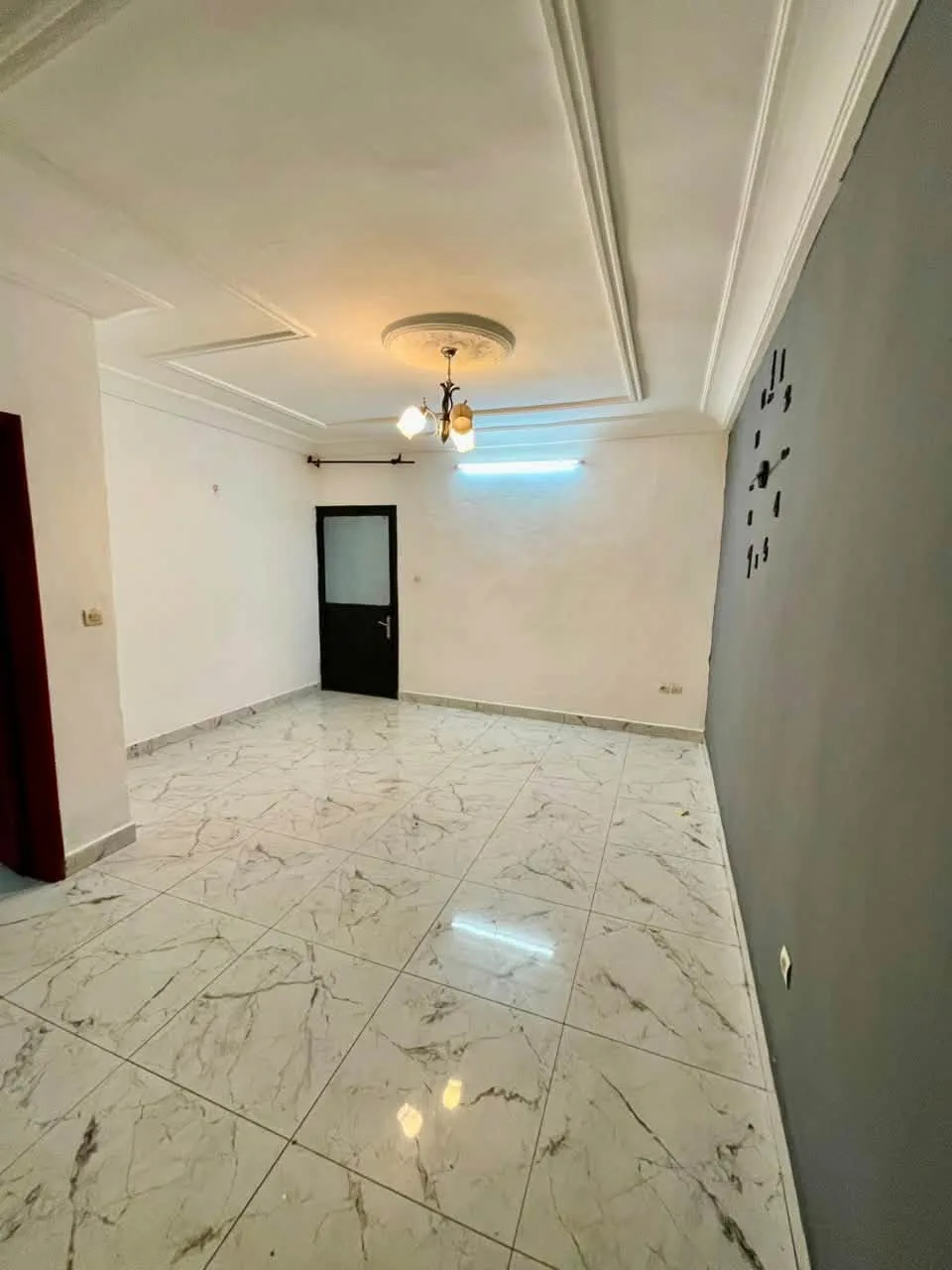 45111- Joli studio moderne avec eau chaude à louer, Yaoundé Nsimeyong