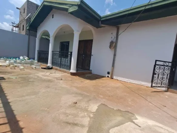 BELLE VILLA À LOUER À YAOUNDÉ TSINGA VILLAGE