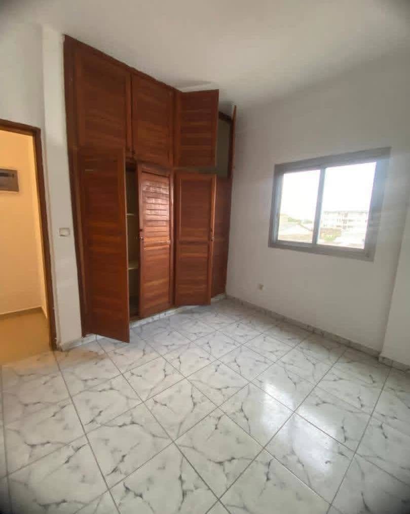 Appartement 2 chambres et parking à louer à Akwa