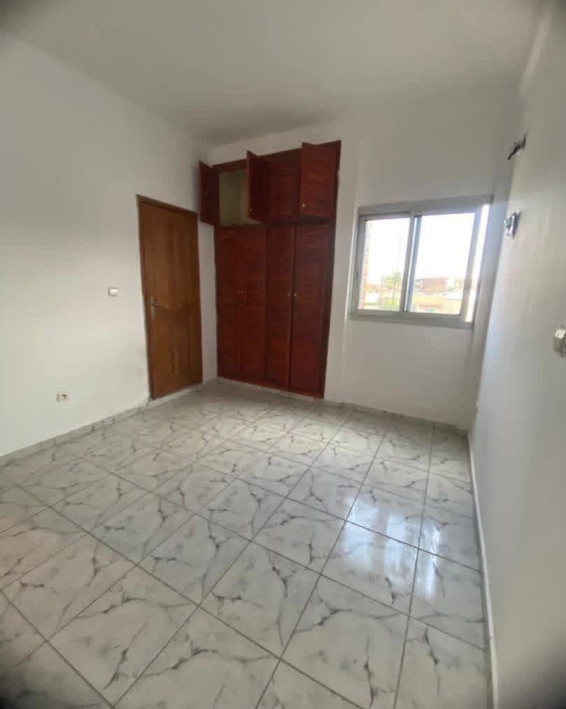 Appartement 2 chambres et parking à louer à Akwa