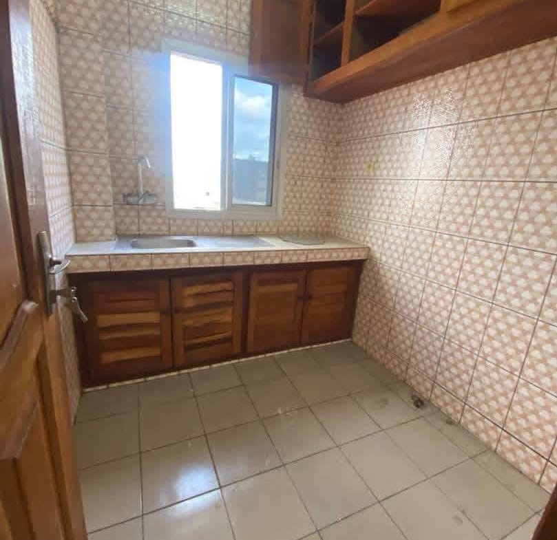 Appartement 2 chambres et parking à louer à Akwa