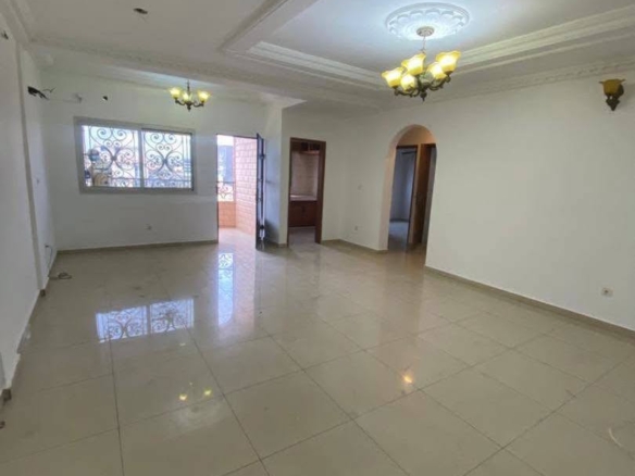 Appartement 2 chambres et parking à louer à Akwa