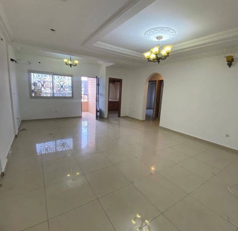 Appartement 2 chambres et parking à louer à Akwa