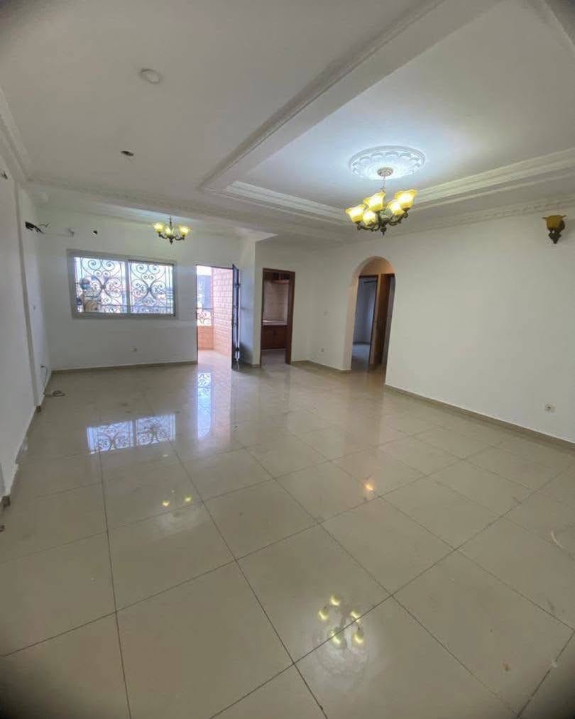 30537- Appartement 2 chambres et parking à louer à Akwa